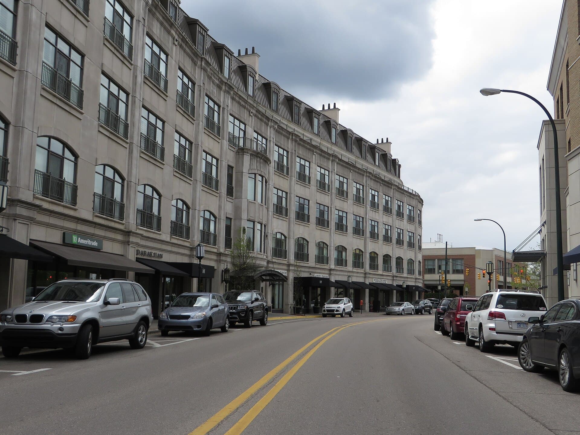 Downtown Birmingham, Michigan street
