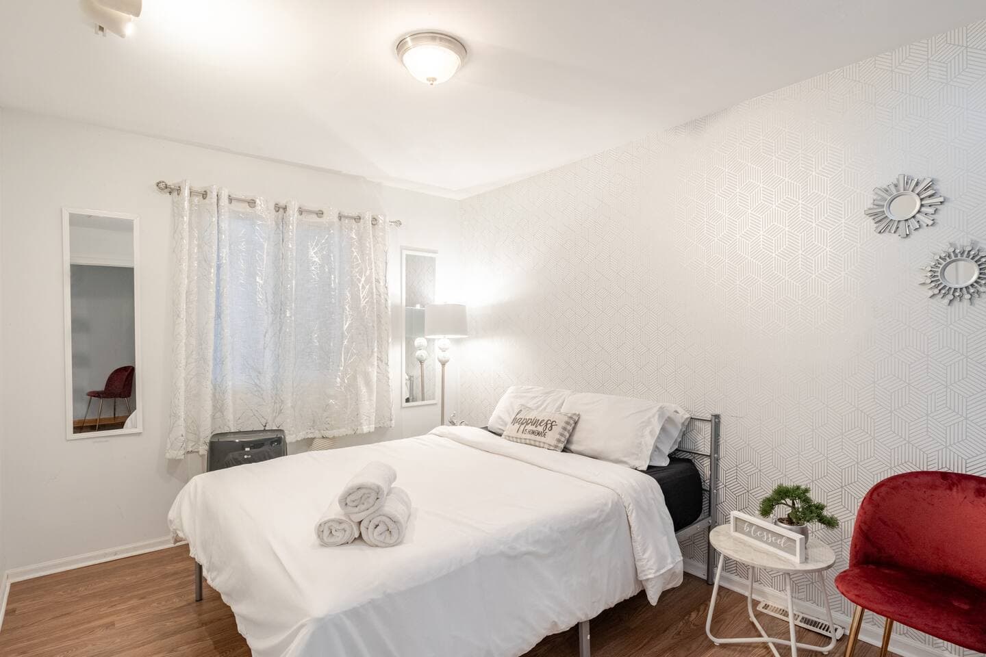 Bedroom 4 — silver patterned accent wall